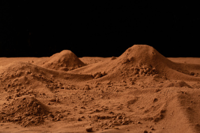 可可咖啡粉组成的山体