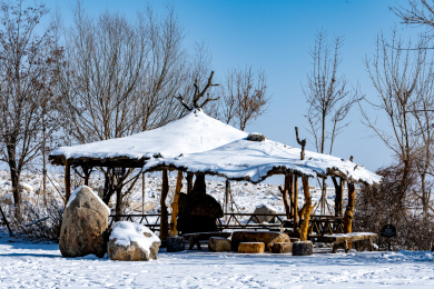 贺兰山雪景沿山公路贺兰山岩画