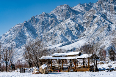 贺兰山雪景沿山公路贺兰山岩画