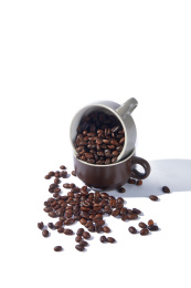 装咖啡豆的咖啡杯