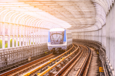 湖北省武汉市轨道交通1号线列车进站特写