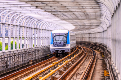 湖北省武汉市轨道交通1号线列车进站特写