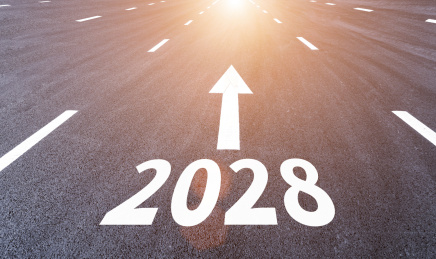 朝阳洒满2028前进方向的道路