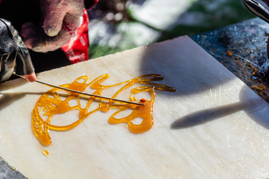 中国辽宁沈阳的传统民间手工艺兔子糖画