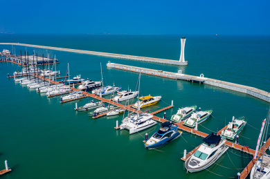 航拍海南海口市国家帆船基地公共码头泊位