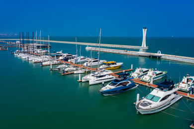 航拍海南海口市国家帆船基地公共码头泊位