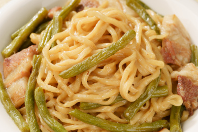 简单背景下的河南焖面