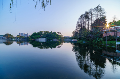 广州东山湖公园湖泊树林风光