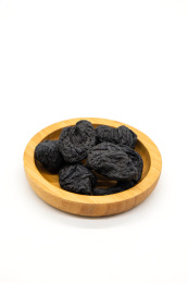 白底背景中医中草药熟地黄