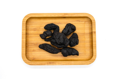 白底背景中医中草药熟地黄