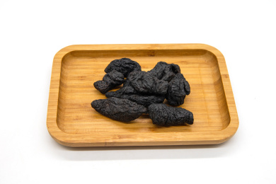 白底背景中医中草药熟地黄