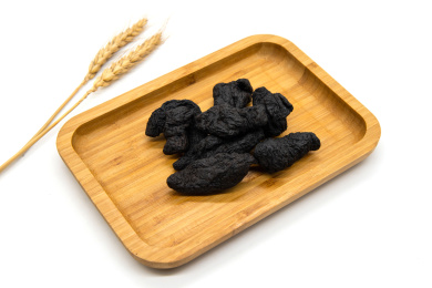 白底背景中医中草药熟地黄