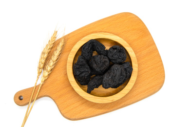 白底背景中医中草药熟地黄