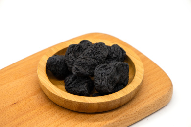 白底背景中医中草药熟地黄