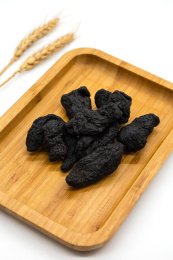 白底背景中医中草药熟地黄