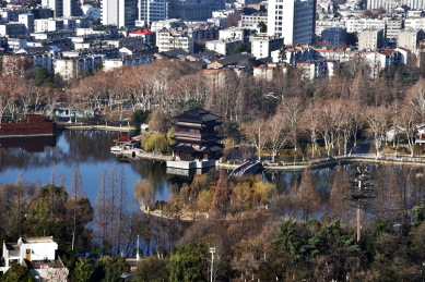 中国安徽合肥逍遥津公园城市风光