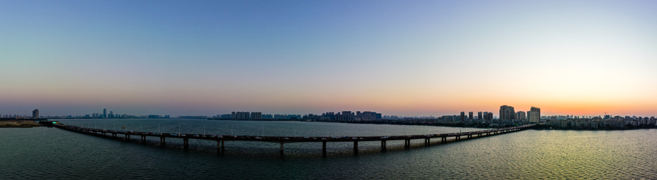 中国江苏苏州独墅湖大道傍晚航拍