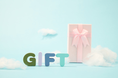 创意节日粉色礼物盒静物