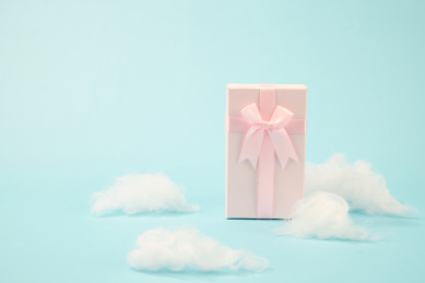 创意节日粉色礼物盒静物