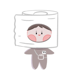 戴着卫生纸头套的小女孩