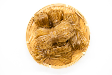 白背景火锅涮菜红薯粉丝