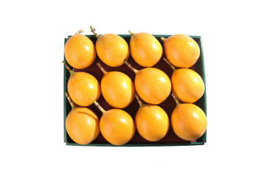 白底上的热情果