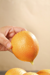 深底上的热情果