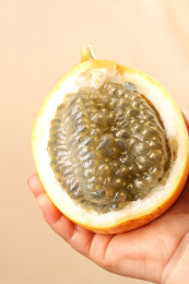 深底上的热情果