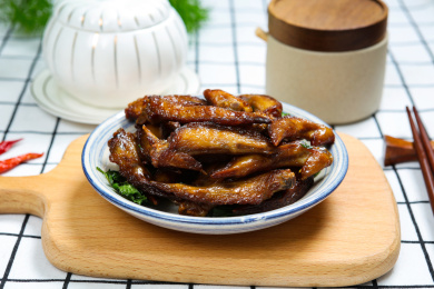 烧烤美食油炸鸡翅尖