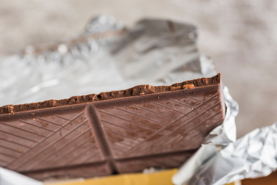 时尚美味的法国橘皮黑巧克力