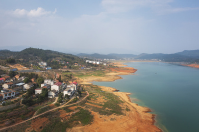 航拍湖南郴州白廊镇东江湖