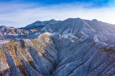 中国甘肃张掖祁连山沟壑积雪航拍