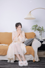 居家生活的亚洲美女