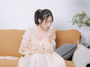 居家生活的亚洲美女