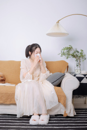 居家生活的亚洲美女