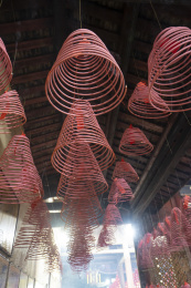 天后宫里悬挂的盘香，福建永定