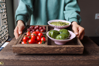 端上一盘下午茶点心