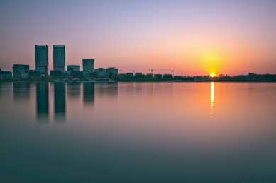 夕阳下的成都兴隆湖