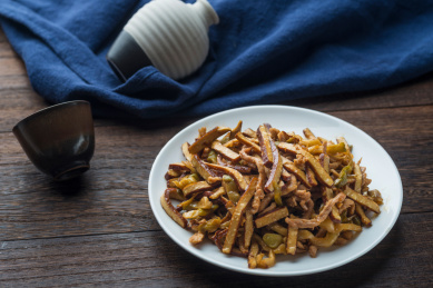 美味可口的榨菜香干炒肉丝