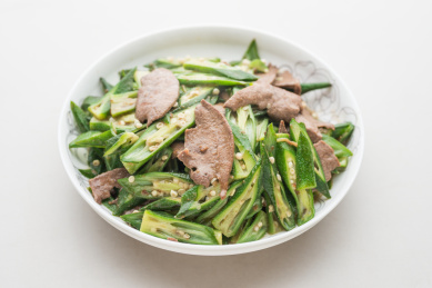 滋补养生美味爽口的秋葵炒猪肝