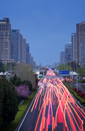 山东潍坊城市夜景车轨
