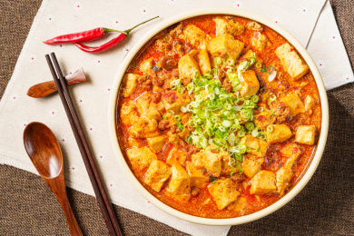 特色中餐香菇肉酱烧豆腐烹饪过程