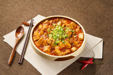 特色中餐香菇肉酱烧豆腐烹饪过程