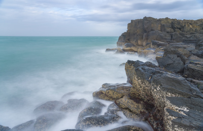 慢门拍摄海南雷公岛火山岩海岸梦幻效果