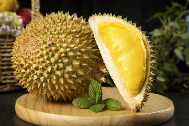 深底上的泰国金枕头榴莲