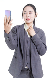 使用手机的西装商务女性肖像