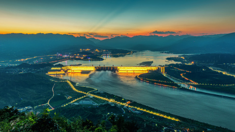 中国湖北宜昌长江三峡大坝西陵峡风光