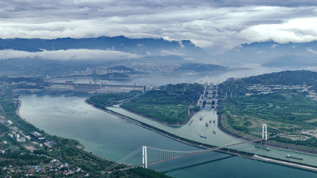 中国湖北宜昌长江三峡大坝西陵峡风光