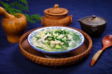 特色农家菜水煮韭菜瘦肉丝汤