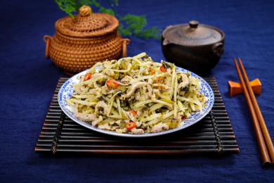 酸爽美味特色菜雪菜酸笋丝炒肉丝